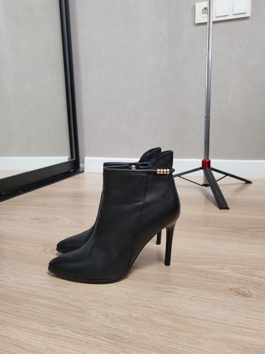 Продам кожаные ботильоны