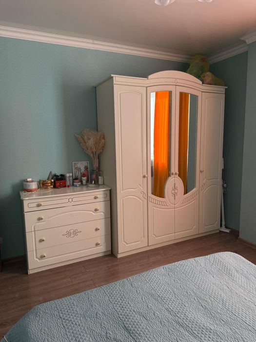 Продаю спальный гарнитур