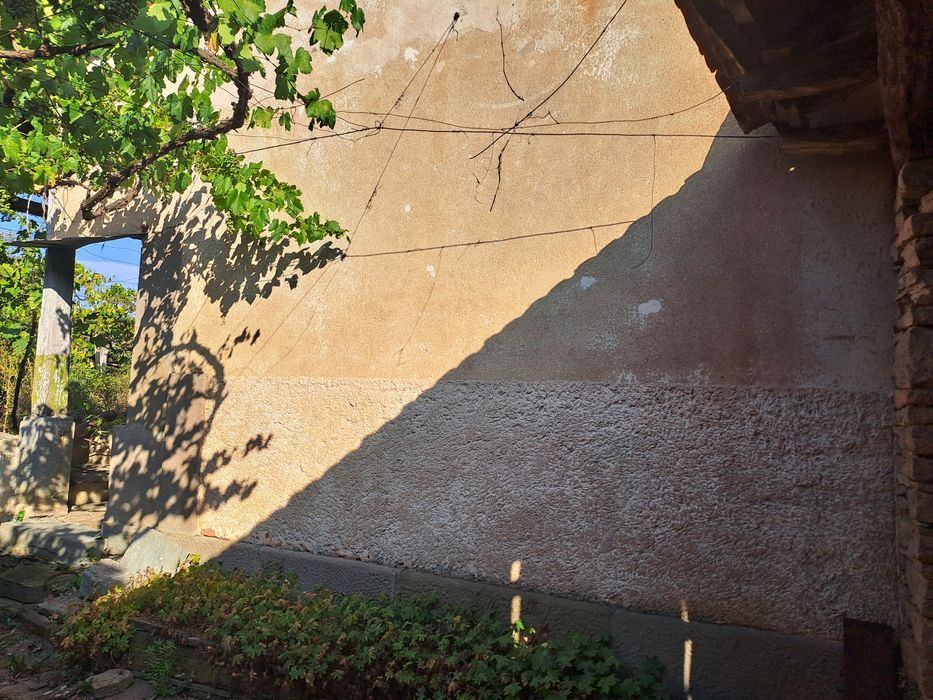 Продавам имот в с. Лешница, обл. Ловеч