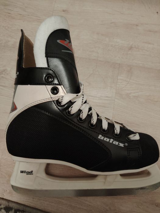 Продам коньки Botas