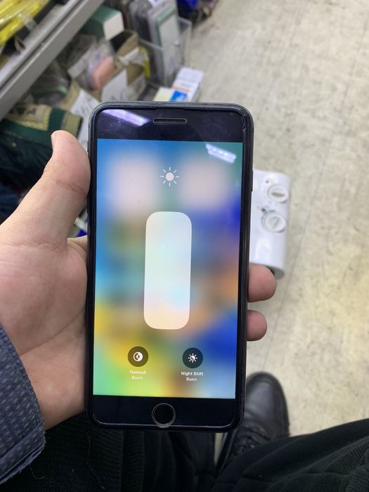 Айфон 8+ 64гб.
