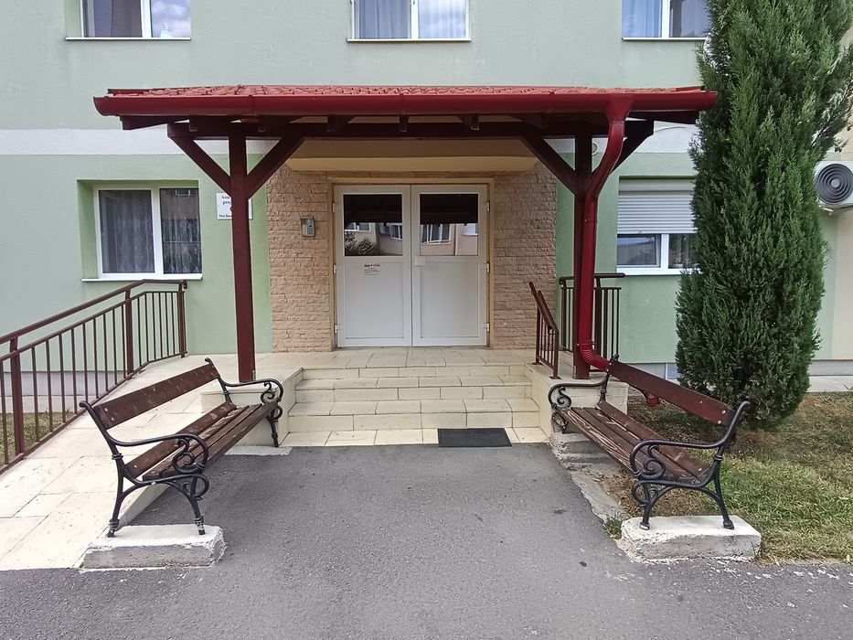 Dau in chirie apartament 3 camere etaj 2 Sinmartin