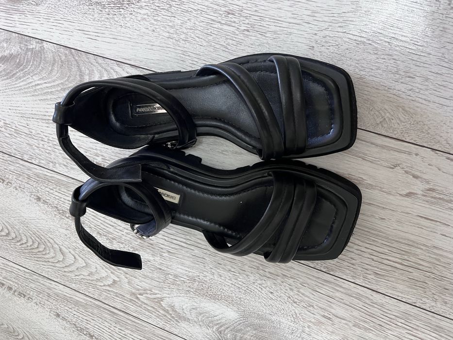 Сандали летние