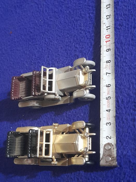 Три броя ретро коли