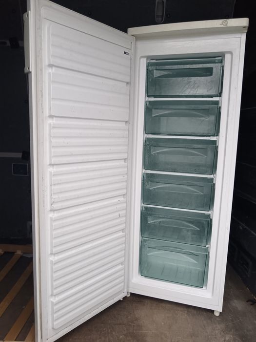 Vind congelator mare în stare foarte bună