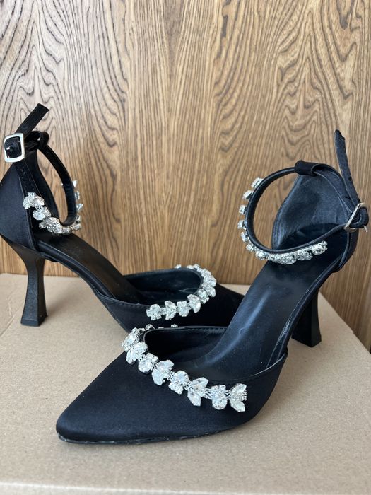 Vand tocuri cu pietre