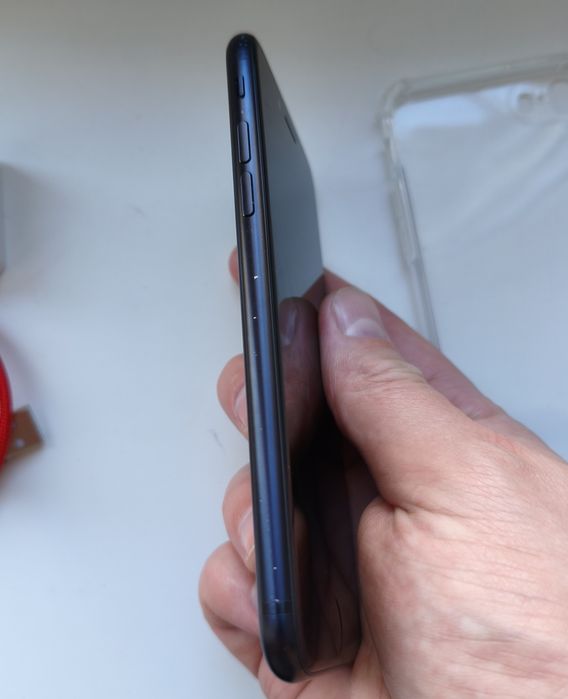 iPhone SE 2020 black 64gb.