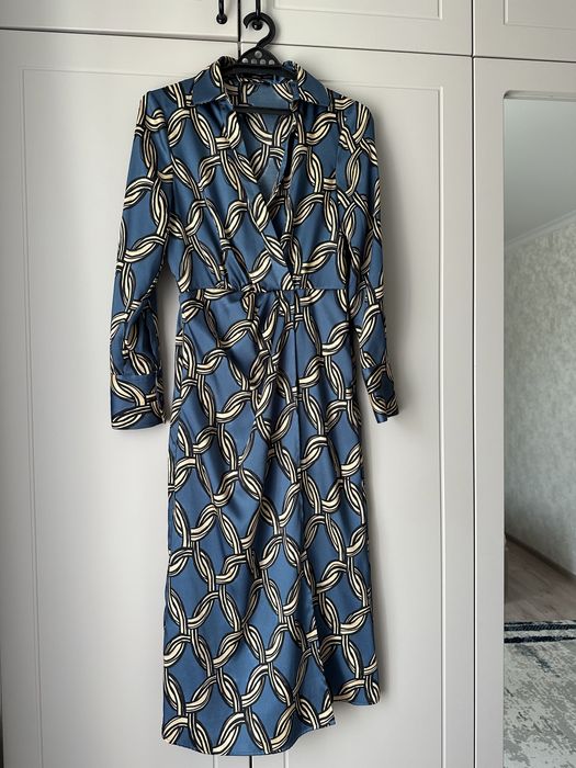 Платье от бренда  Mango