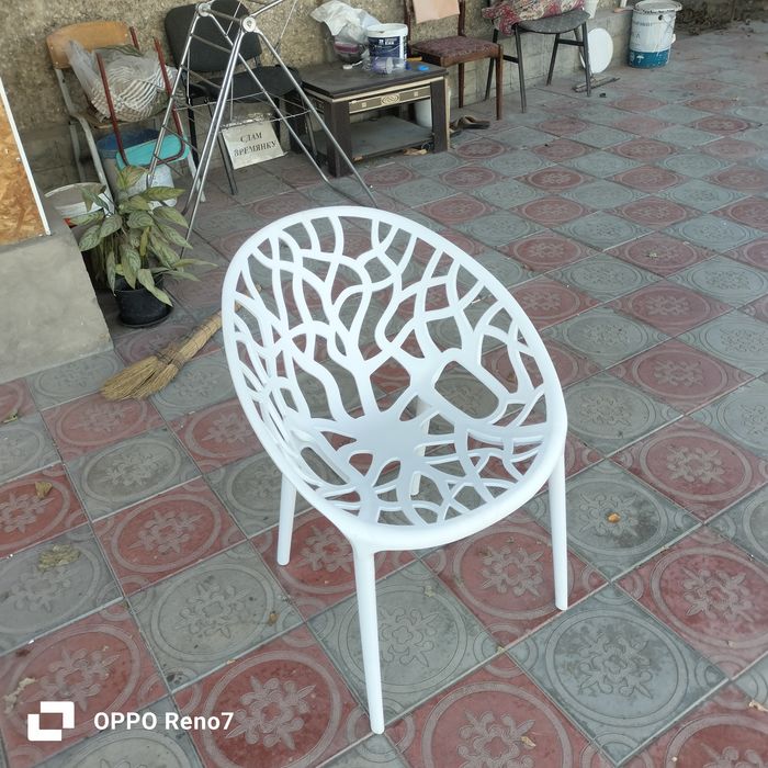 Морозильник, столы, стулья