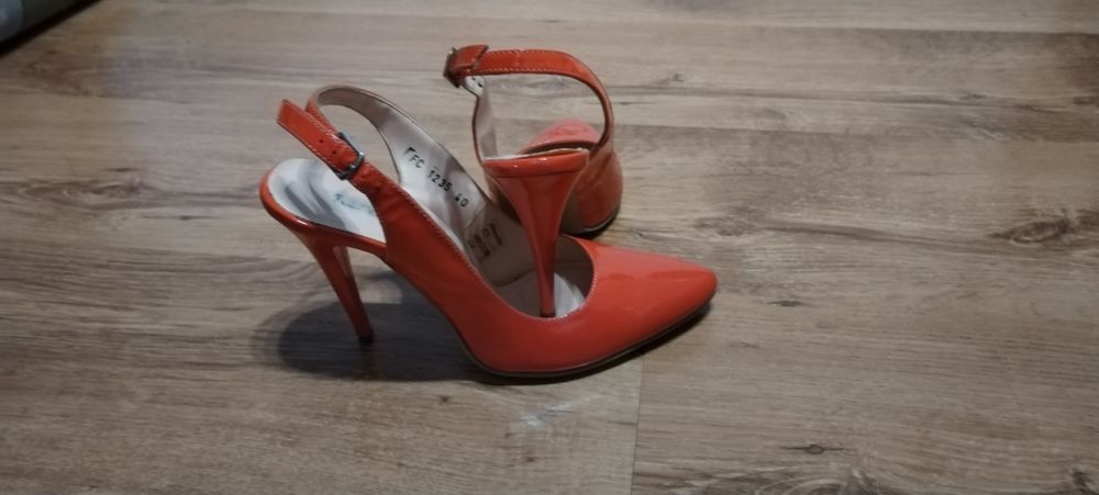 Pantofi piele lacuita