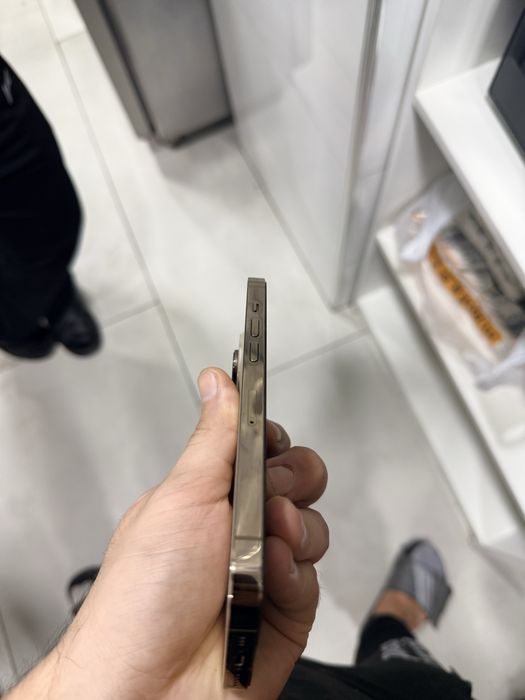Iphone 14 pro gold