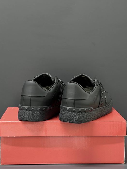 Adidasi Valentino noi