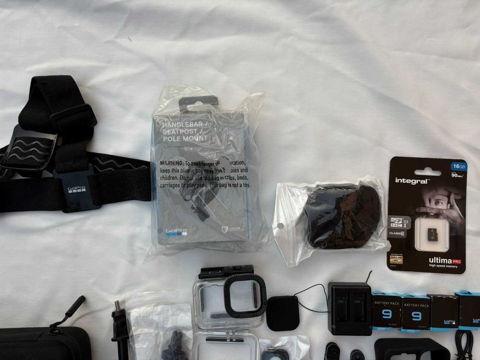 GoPro Hero 10 с много аксесоари