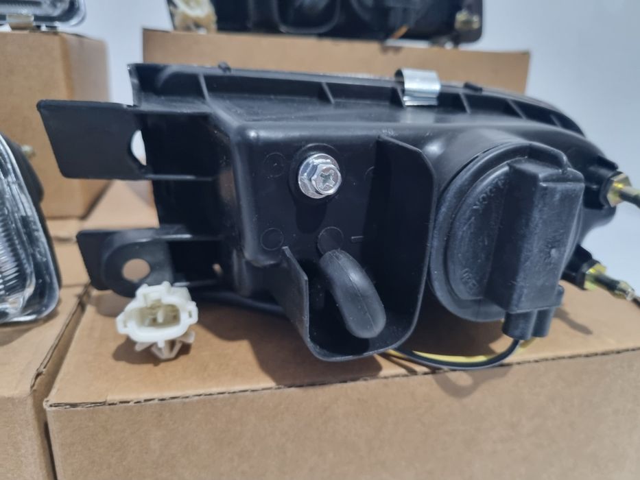 Тойота Карина Е туманик