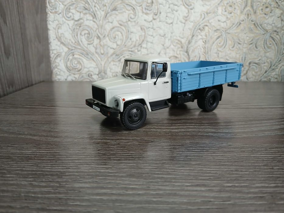 Модель в маштабе 1/43.