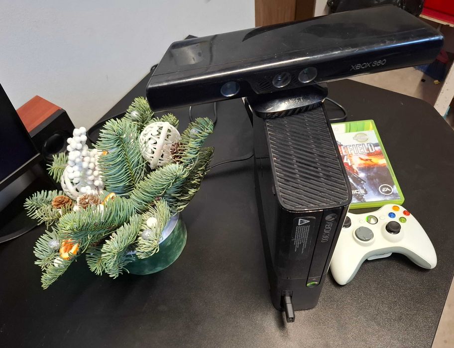 Xbox 360 E 500 GB Modat cu 35 de Jocuri