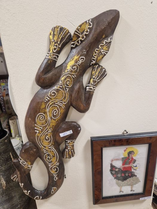 Разпродажба сувенири дървени