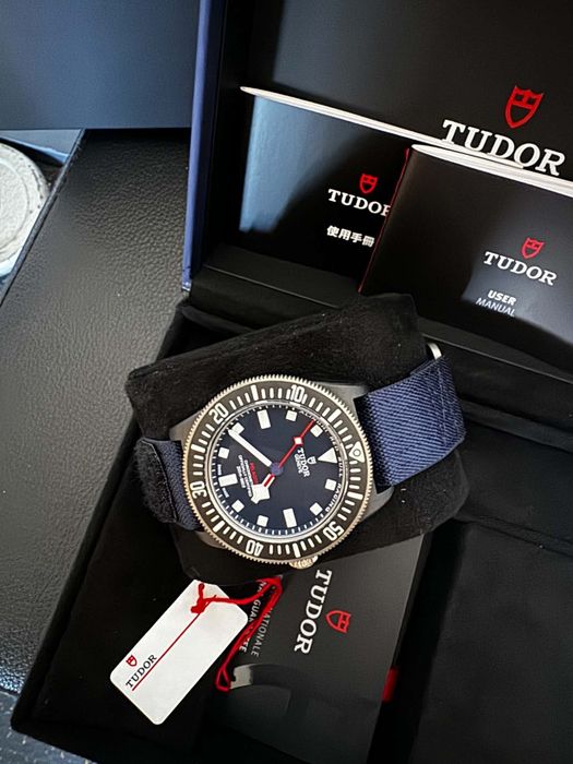 **Часовник Tudor**