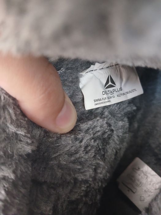 Продам спец обувь новая