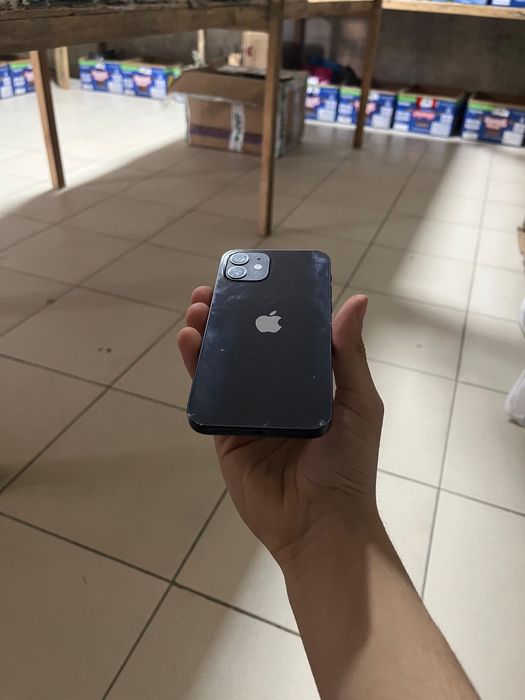 Подаётся iphone 12