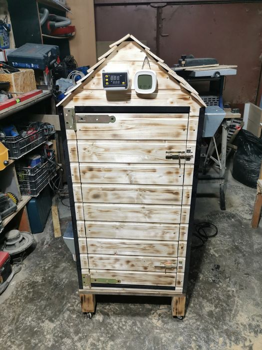 Afumatoare electrica convecție.