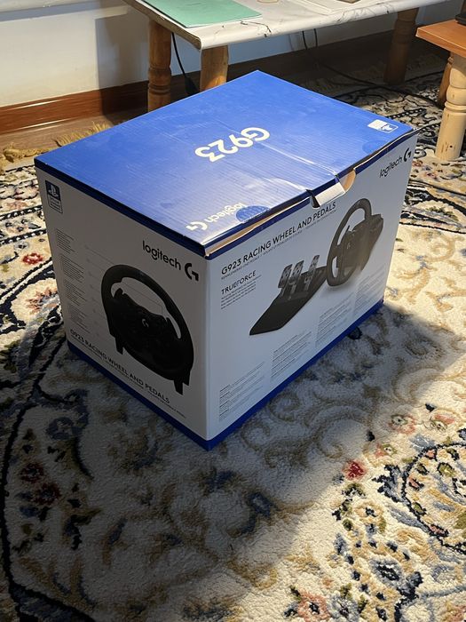Logitech G923 новый не много исползвал