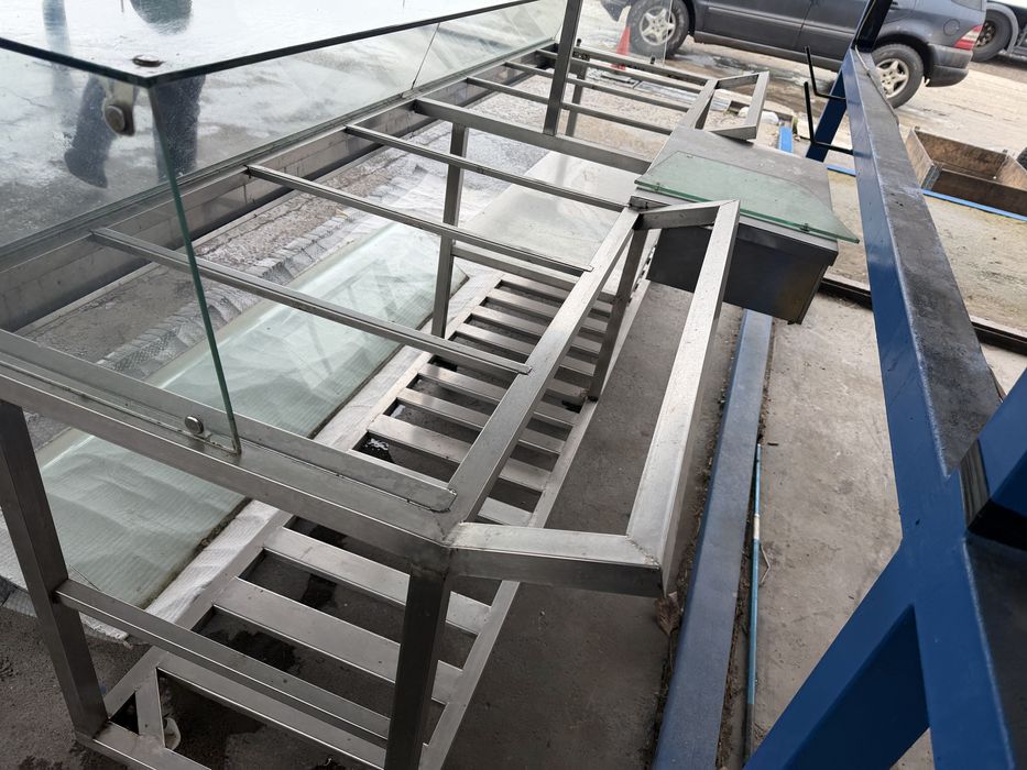 Витрина с  8 отвора