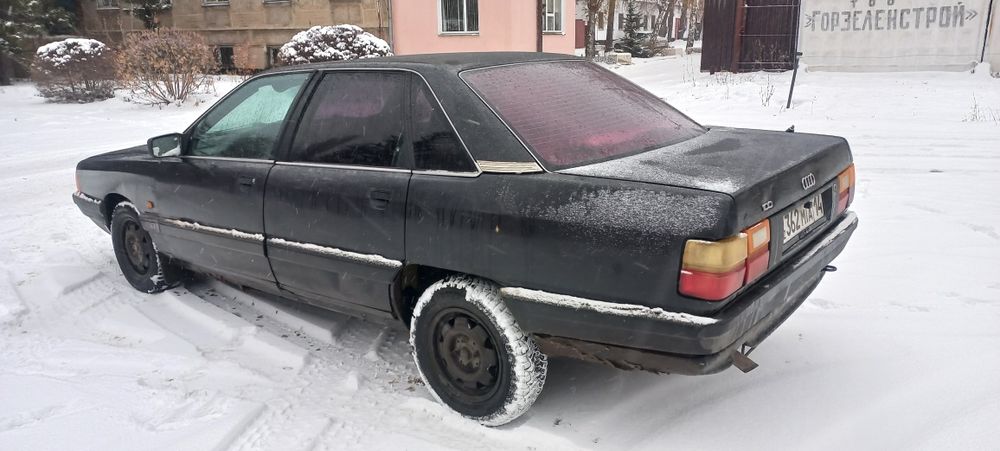 Продам ауди 100 с3 1990года.