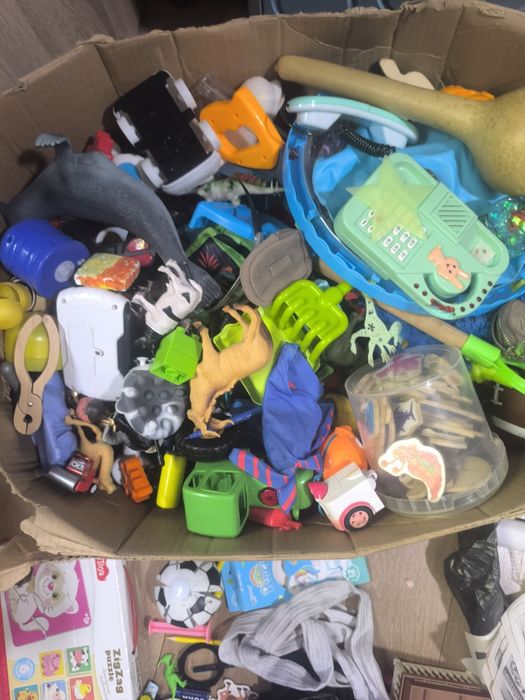 Продам коропка игрушки для мальчика