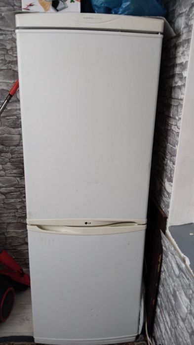 Холодильник б/у в хорошем состоянии