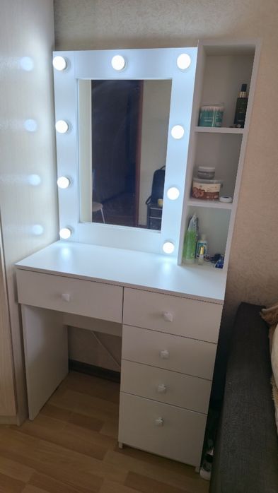 Туалетный столик