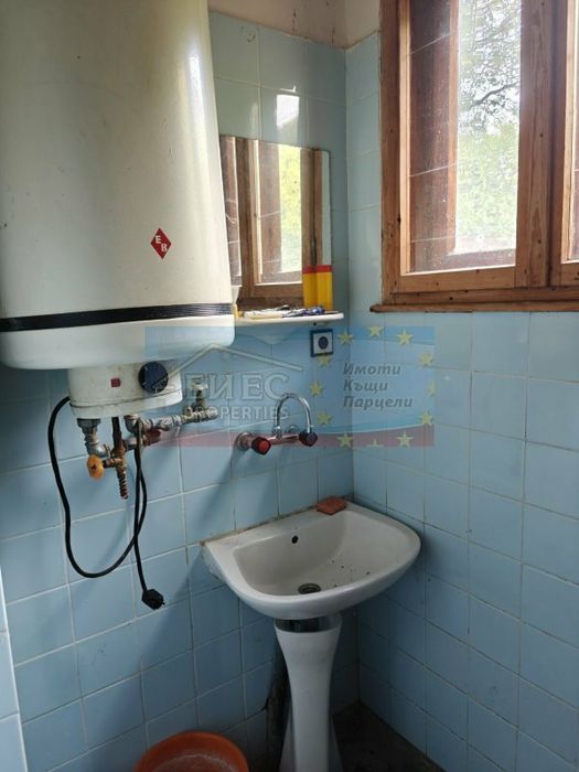 Къща - близнак в с. Боснек 100 м², двор - 288 м²