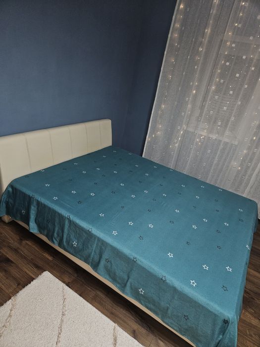Vând pat dormitor cu saltea, 160×200.