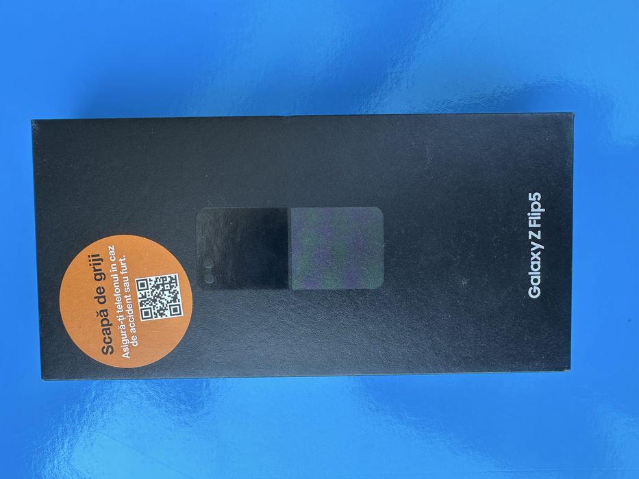 Vând Samsung Z Flip5 impecabil,512 GB,cumparat din magazin,cutie.