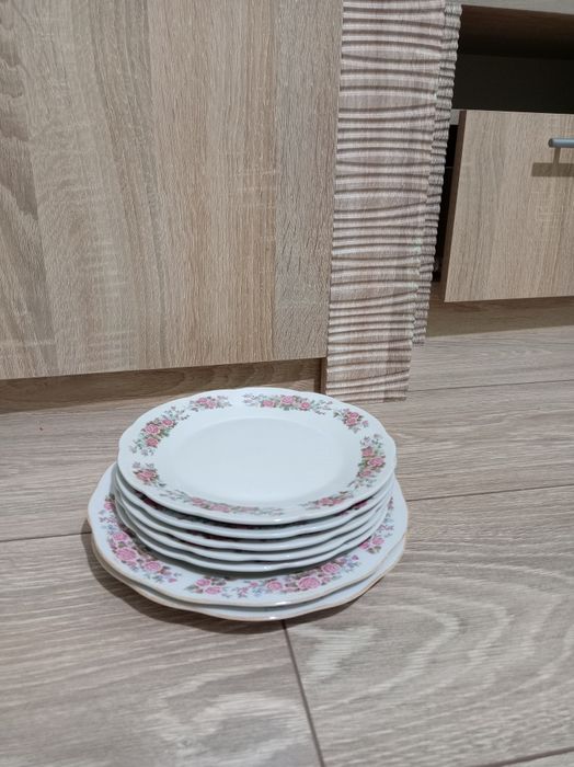 Тарелки форфоровые