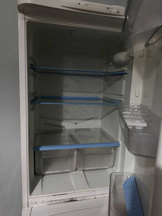 Холодильник Indesit