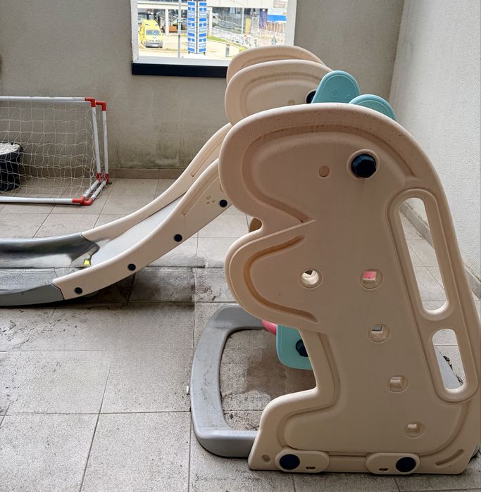 Vând tobogan + leagăn copii