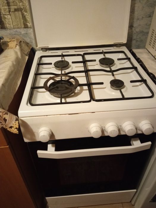 De vânzare aragaz HEINNER in stare foarte buna de funcționare
