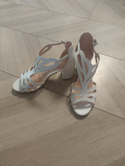 Дамски бели сандали 36и37