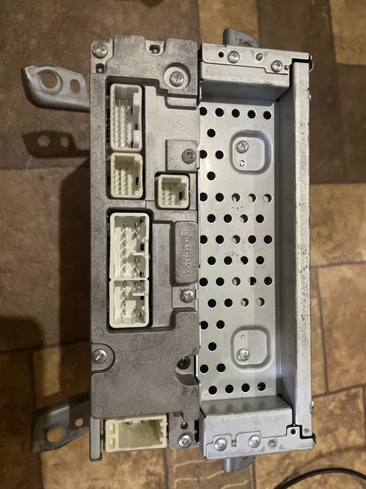 Продам магнитолу на Toyota Hilux