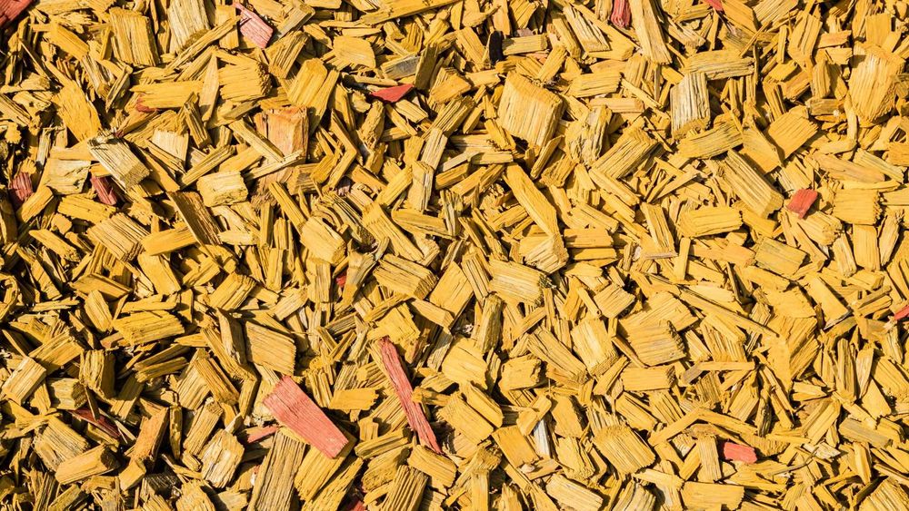 Цветен дървесен мулч