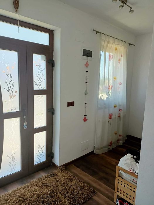 Casa de vanzare cu etaj