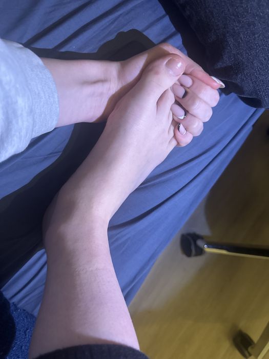 Фетиш на крака за пари