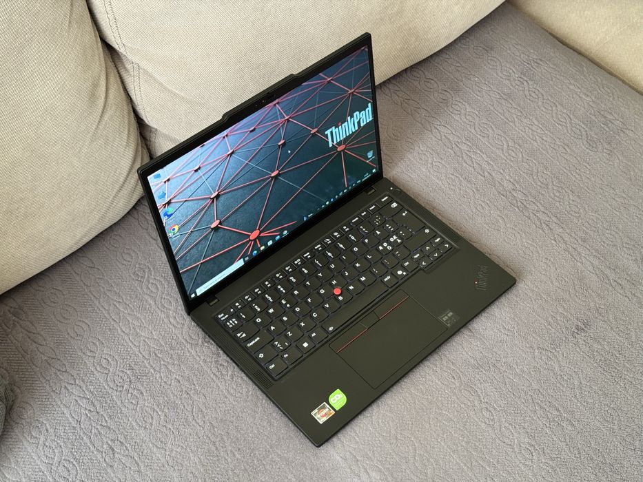 14'FHD+IPS Ryzen 7 Pro-8840u Thinkpad T14 Gen5 32GB DDR5 512GB SSD Гаранция 27 Месеца