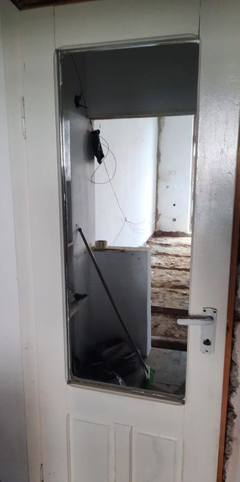 Usa lemn cu toc si oglindă, dimensiuni 2m x 70 cm