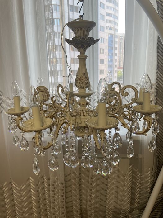 Люстра восьмирожковая