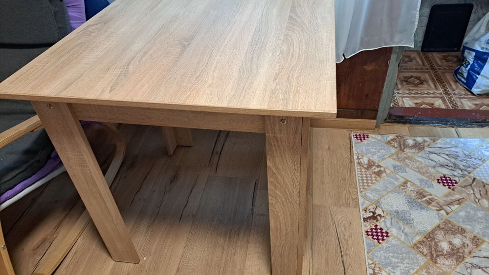 Кухненска трапезна маса.