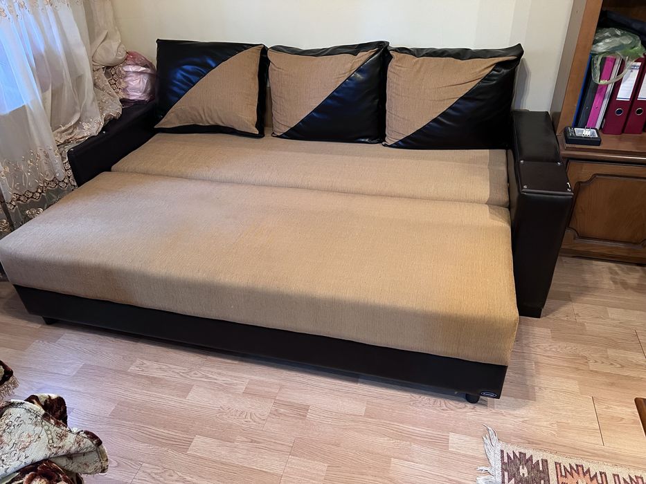 Canapea extensibila 3 locuri