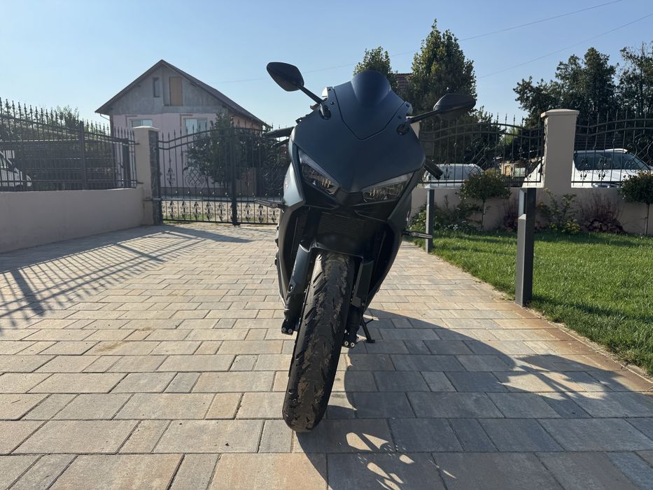Honda CBR650R E-Clutch – 2024