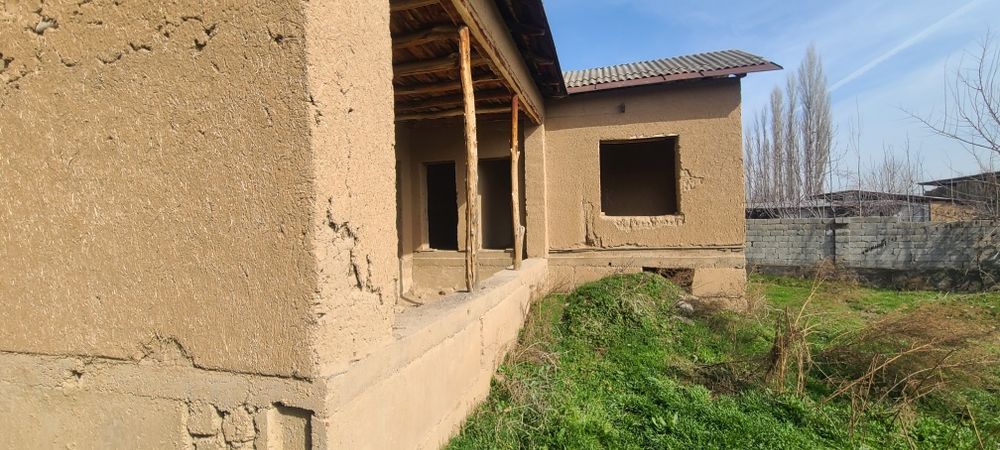 Срочно продаётся участок с времянкой